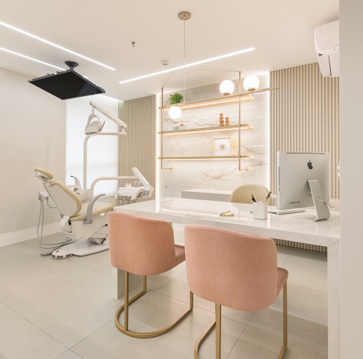 Dra. Danielle Giosa, Dentista