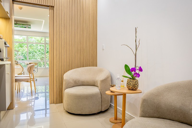 Profa. Dra. Millena Rocha - Periodontia e Implantodontia - foto 2