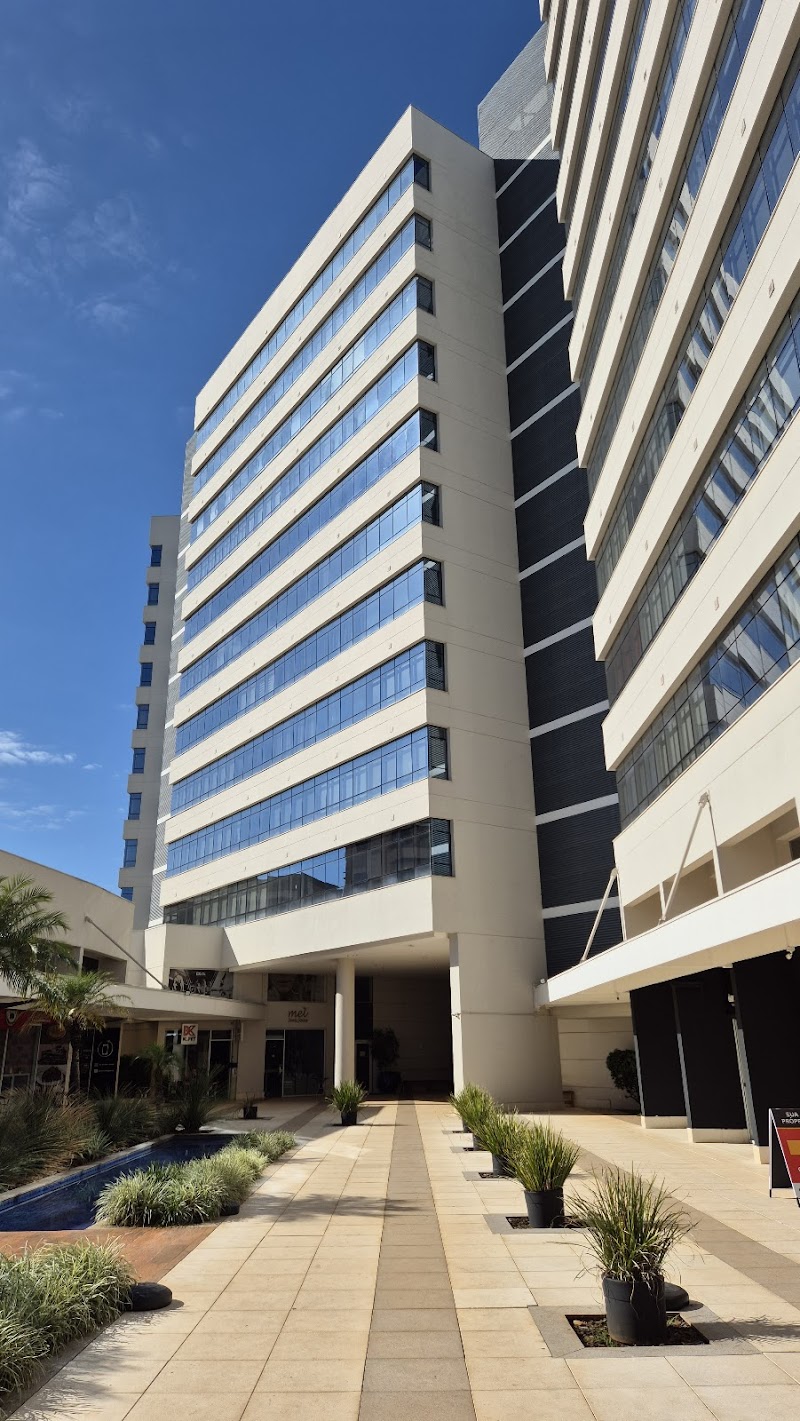 Profa. Dra. Millena Rocha - Periodontia e Implantodontia