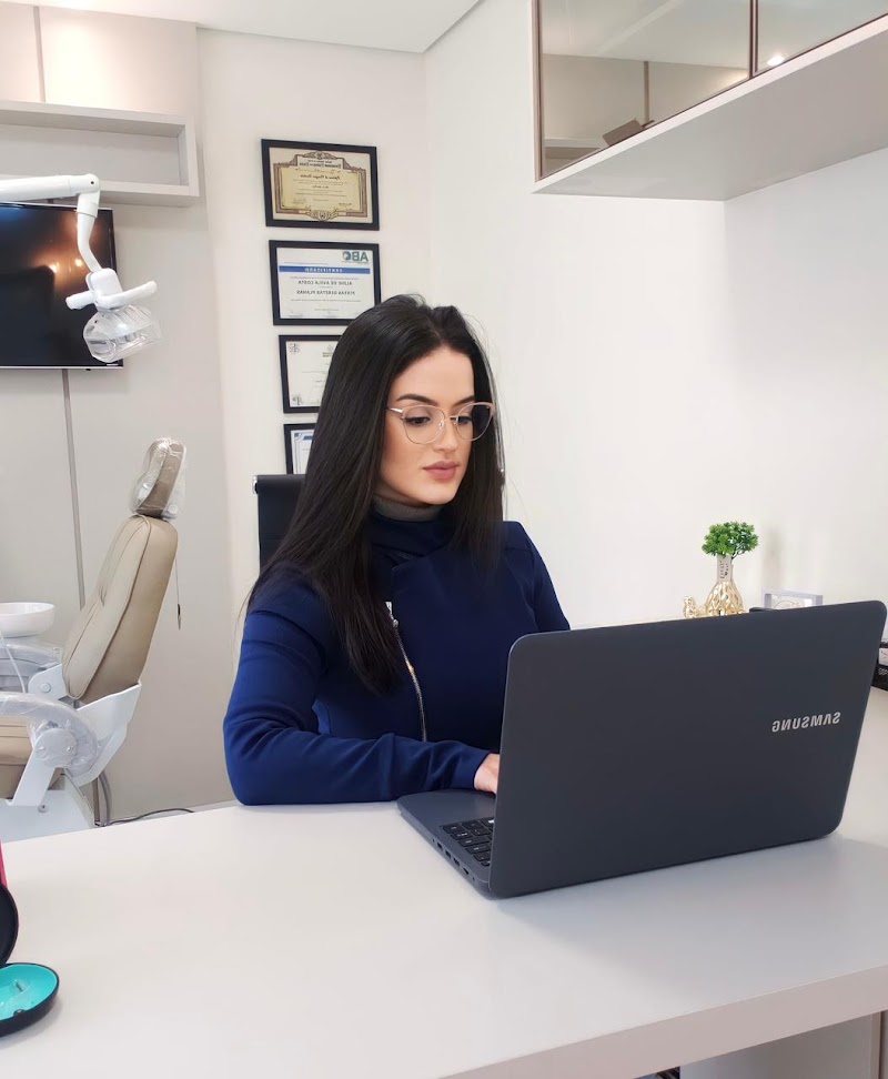 Dra Aline de Avila - Dentista em Curitiba | CRO-PR 26.534 - foto 3