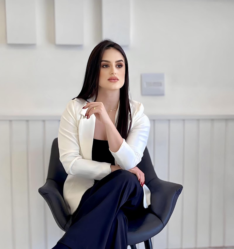 Dra Aline de Avila - Dentista em Curitiba | CRO-PR 26.534