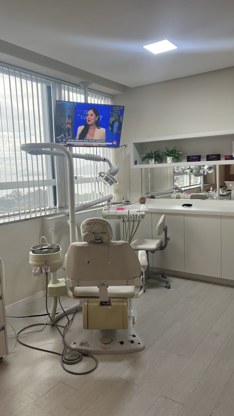 Dra. Morgane Marion ( Endodontia com Microscopia, Harmonização facial e Alinhadores Invisíveis) - foto 4