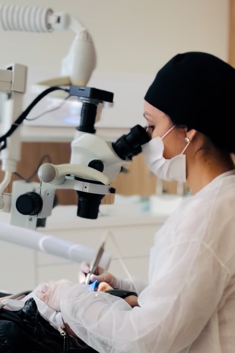 Dra. Morgane Marion ( Endodontia com Microscopia, Harmonização facial e Alinhadores Invisíveis)