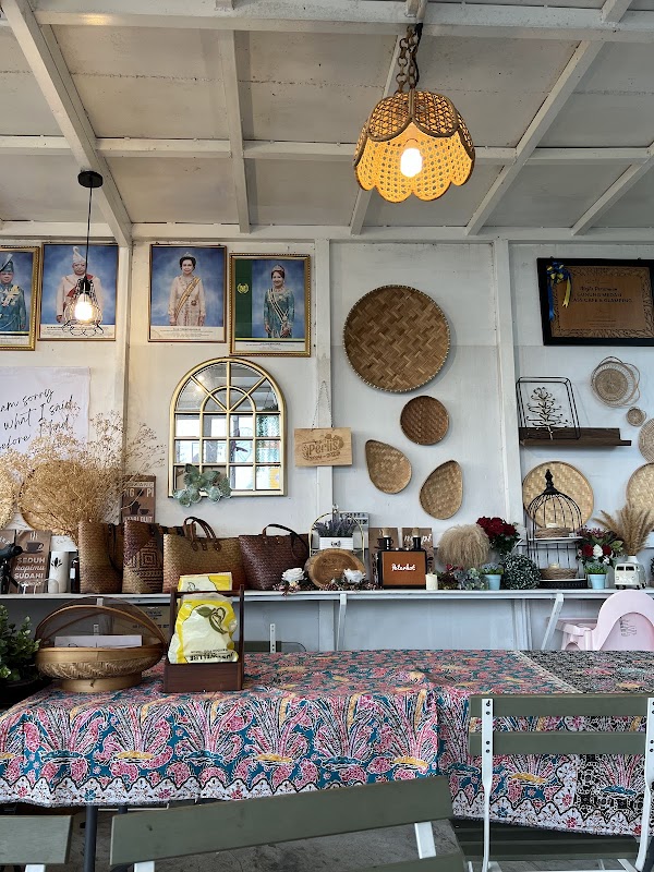 Gunung Medan Glass Cafe - Photo 1