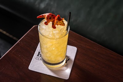 Holiday Cocktail Lounge photo 3