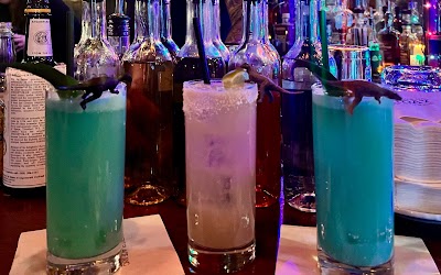 Holiday Cocktail Lounge photo 4