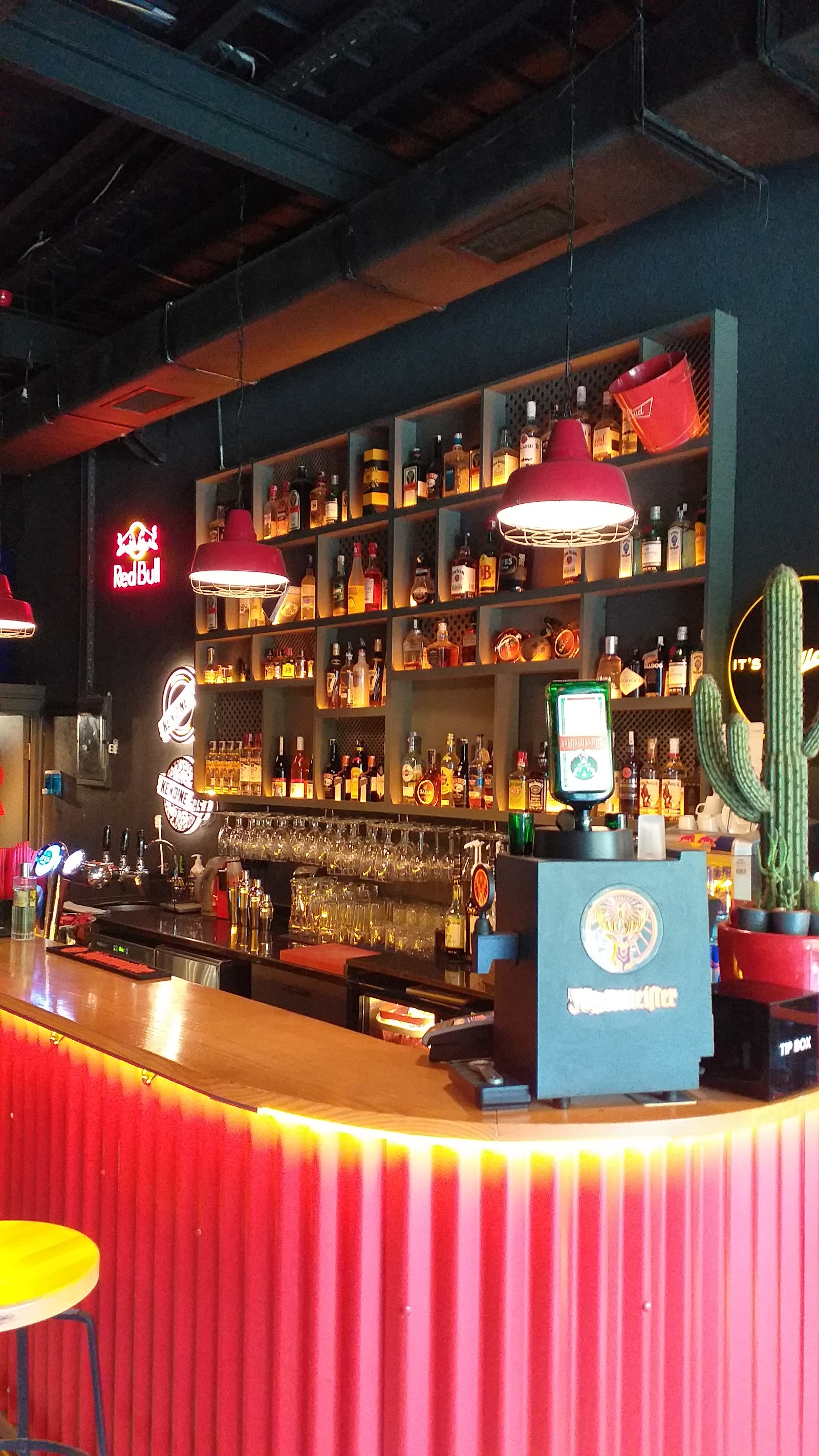 Alt Pub & Music mekanı