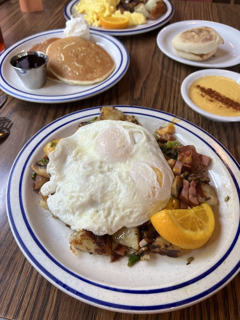 Red Apple Café photo 3