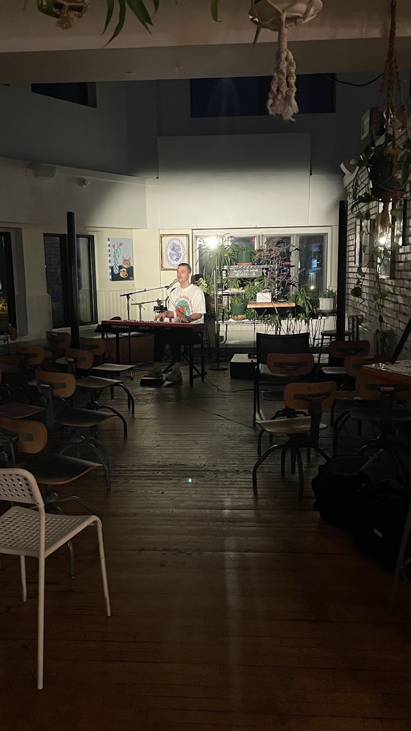 Lewis Café TR photo 1