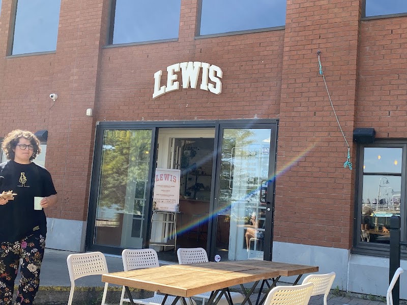 Lewis Café TR photo 4