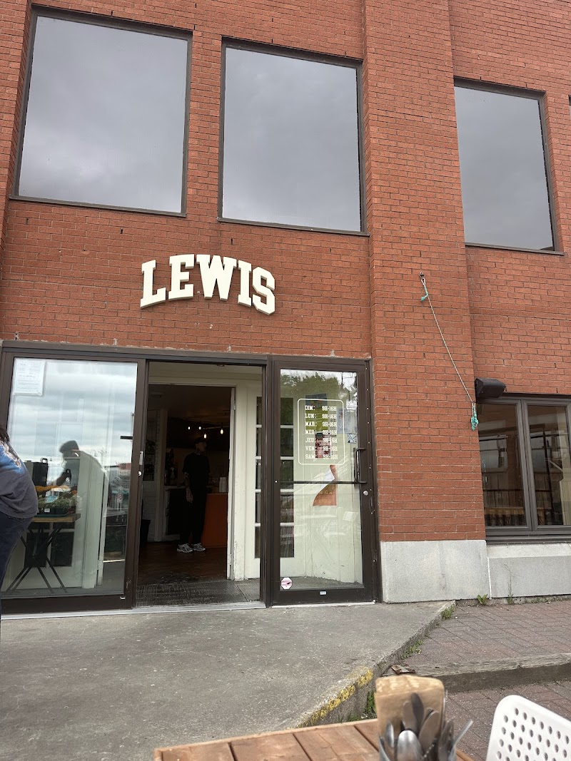 Lewis Café TR photo 4
