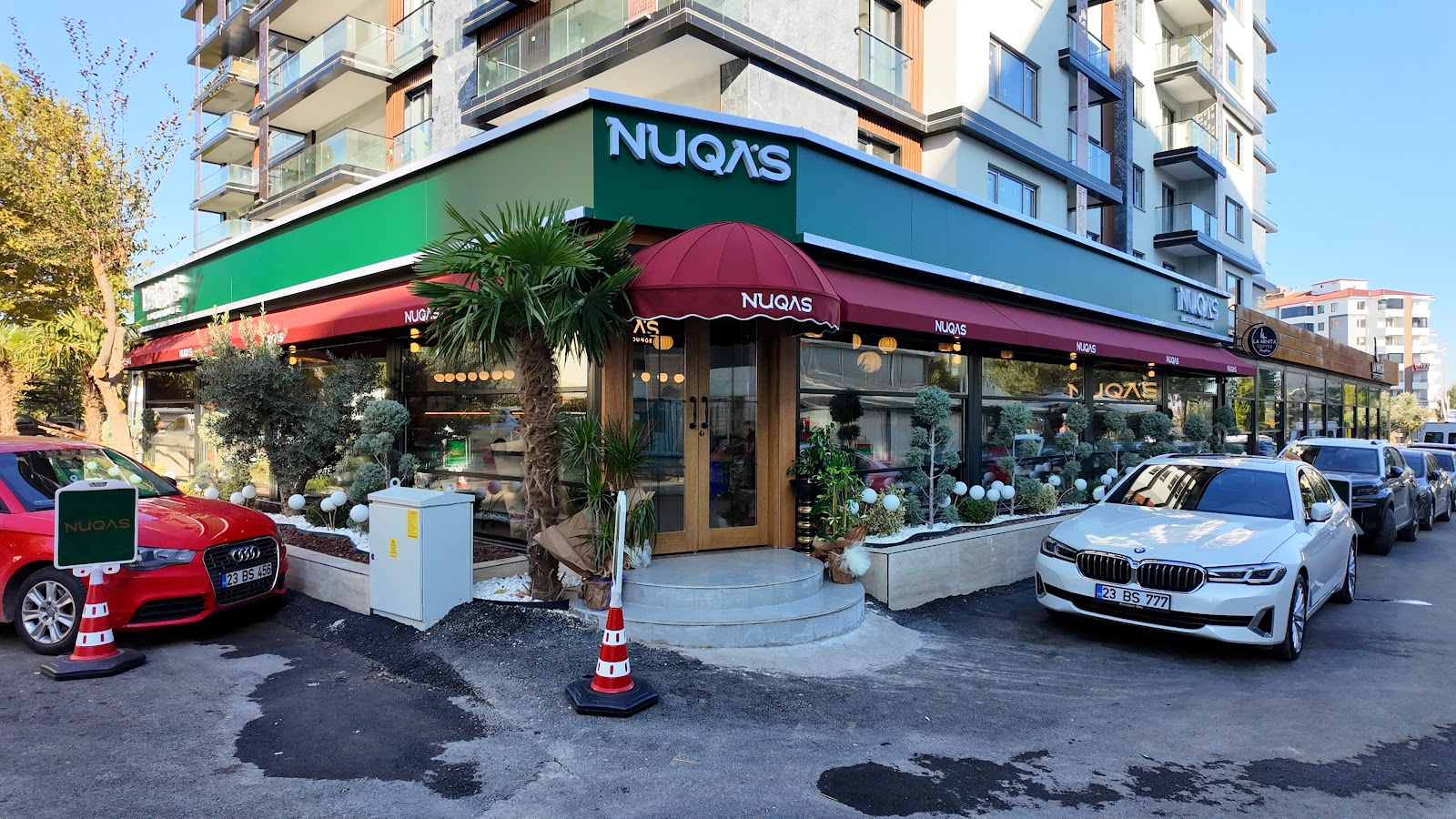 Nuqas Bistro Lounge mekanı