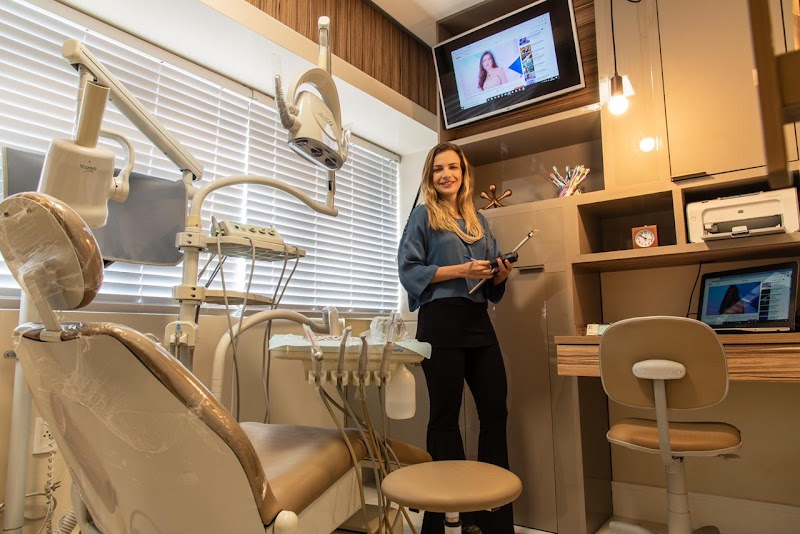 Dra Ilana Neves- Dentista Salvador- Implantes Dentários Salvador - foto 2