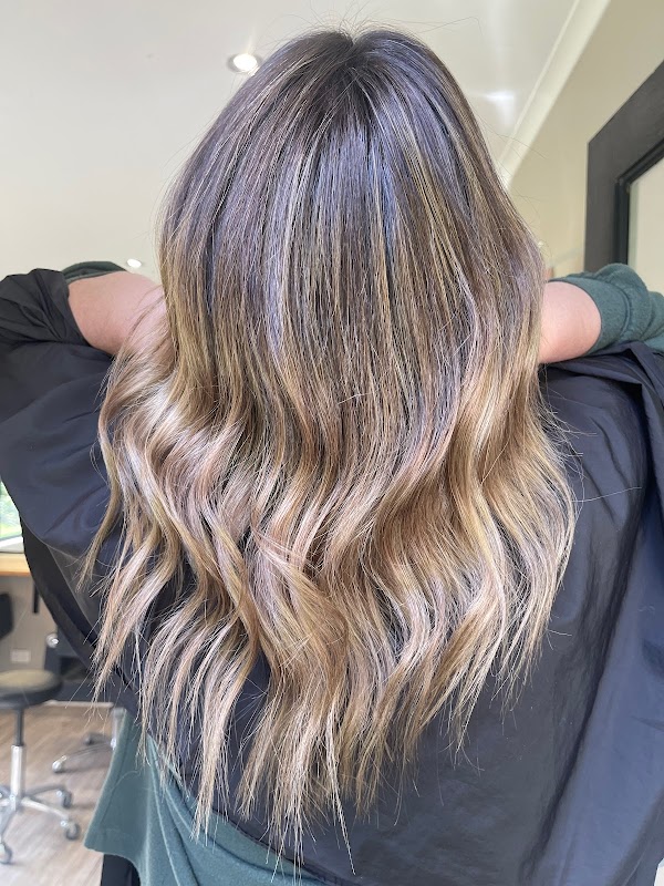 Revillo Hair photo 1