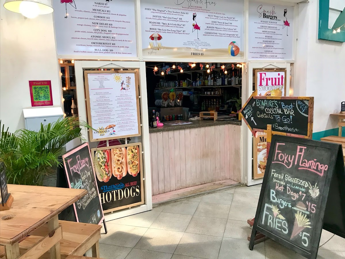 Foxy Flamingo in bonaire