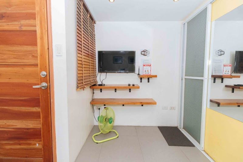 RedDoorz near Mckinley Hill Taguig