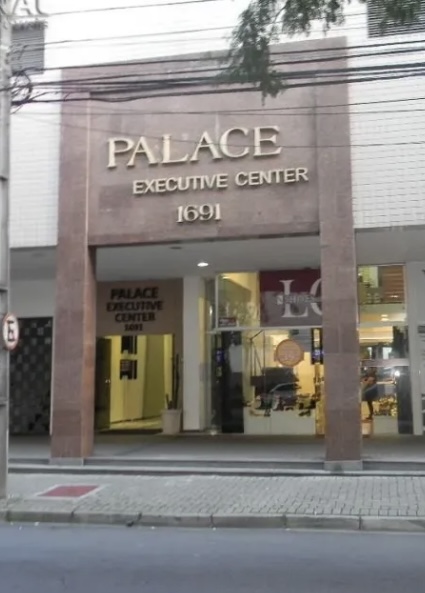 Dra Camila Bertolli - Prótese e Implante Dentário