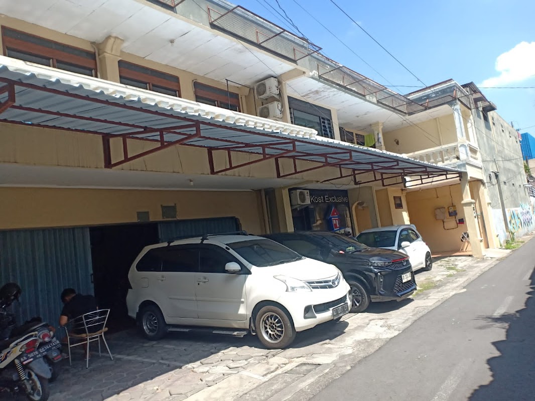 De'Kost Exclusive Manahan Solo