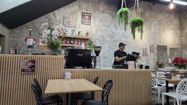 Mutiara Cafe - Photo 1