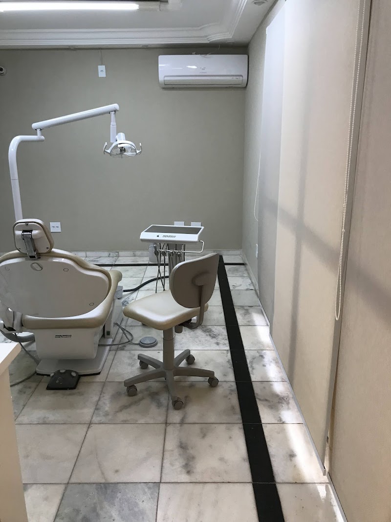 Amanda Rocha - Endodontia Especializada e Clínica Geral - foto 2