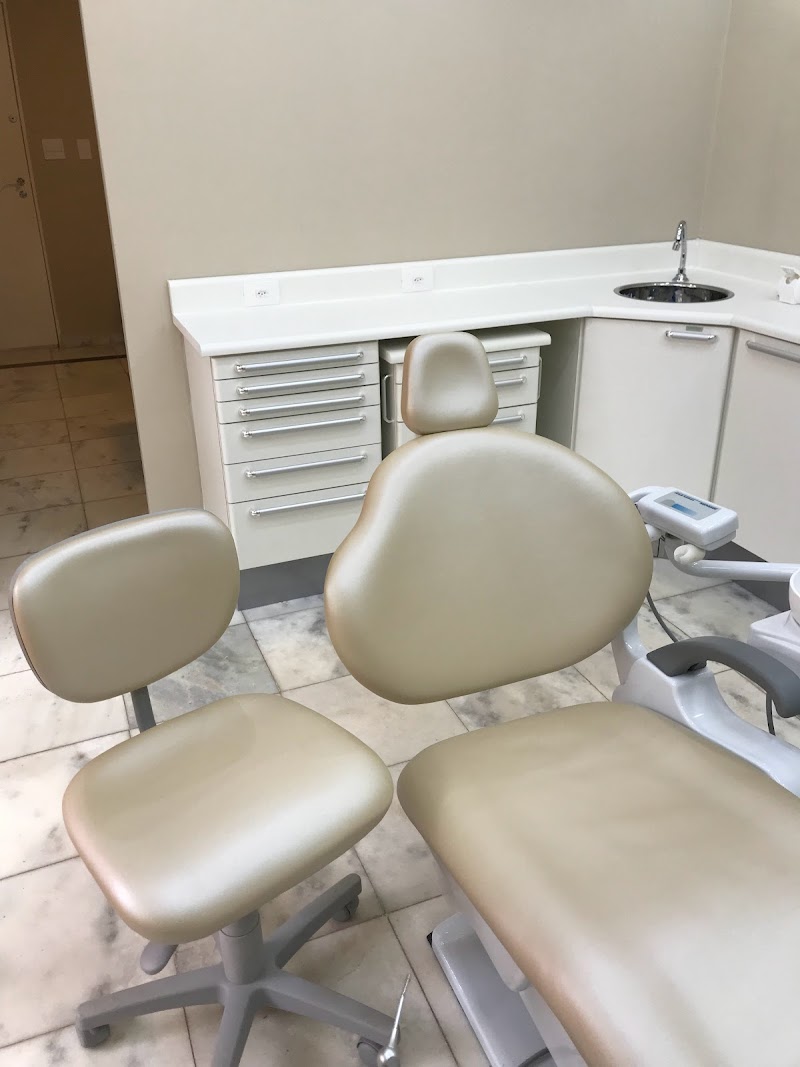 Amanda Rocha - Endodontia Especializada e Clínica Geral - foto 3