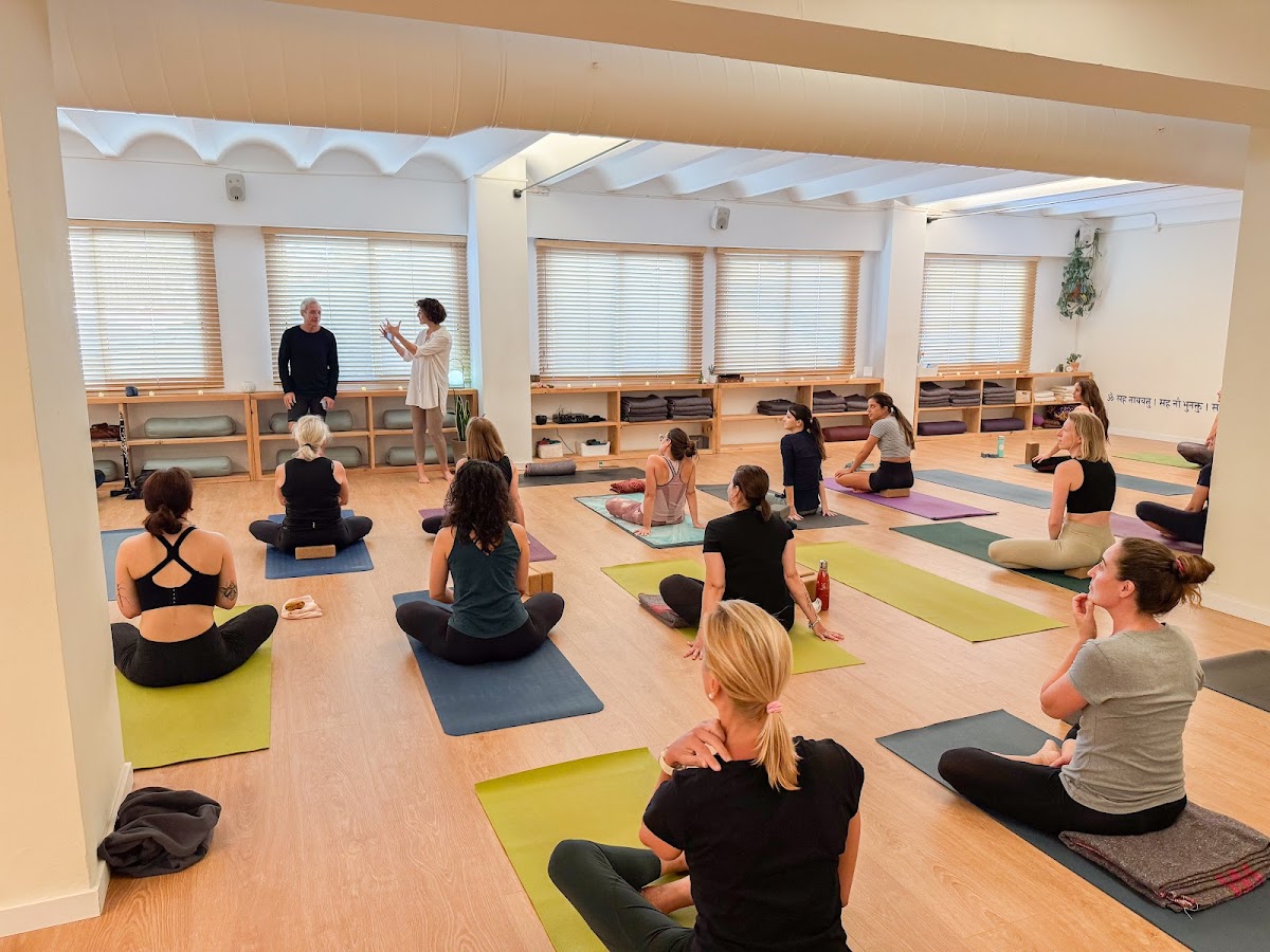 Mandiram Escuela de Yoga Poblenou — 3