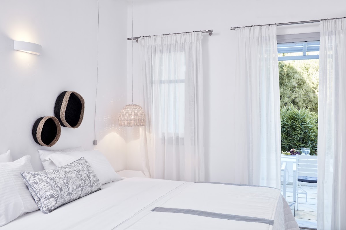 Mr and Mrs White Paros, dog-friendly hotel