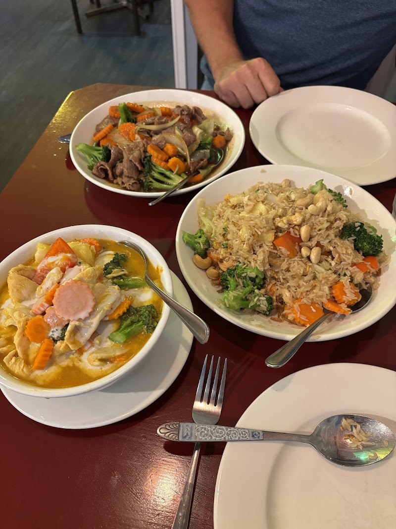 Dee's Vintage Thai Restaurant photo 3