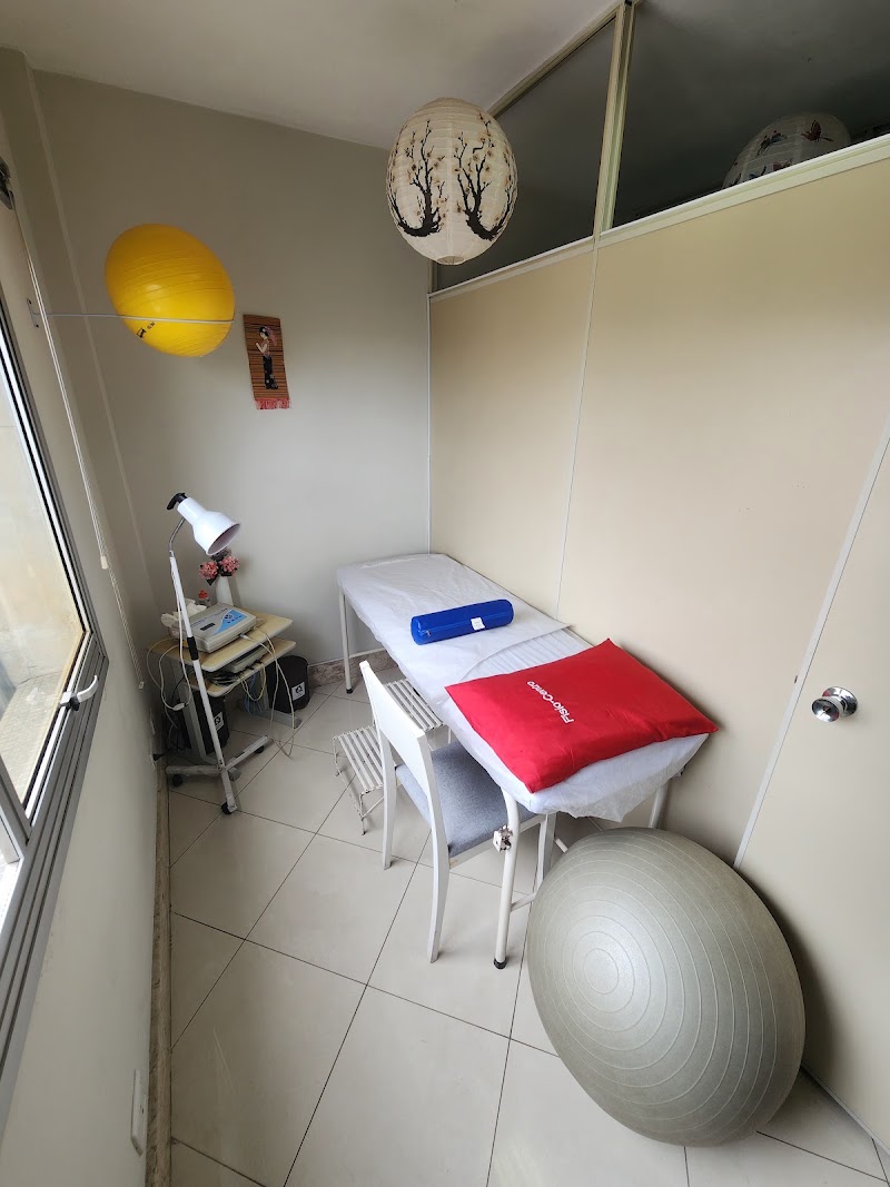 Foto de Fisio-Centro - Clínica de Fisioterapia, RPG , Acupuntura, Massoterapia e Estética Funcional.