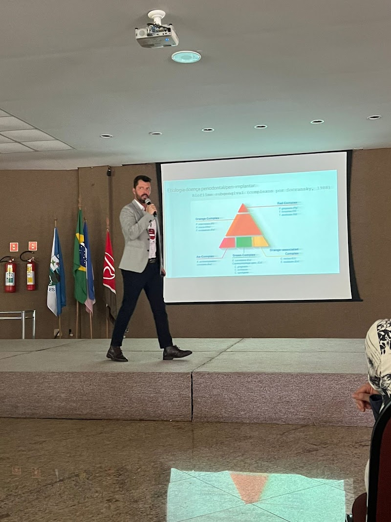 Dr. Vinícius Magalhães - Implantodontia & Reabilitação Oral - foto 5