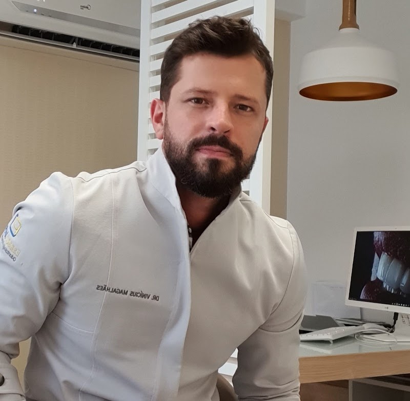Dr. Vinícius Magalhães - Implantodontia & Reabilitação Oral