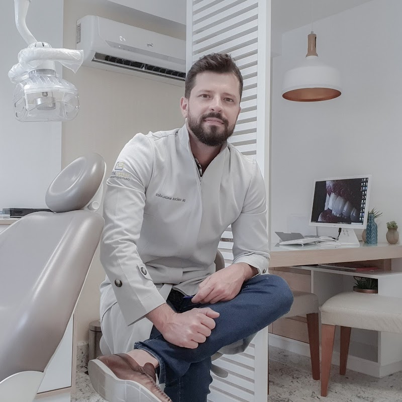 Dr. Vinícius Magalhães - Implantodontia & Reabilitação Oral - foto 3