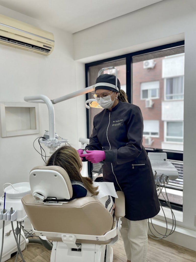 Dra Carolina Flores | Dentista Menino Deus | Implantes | Próteses | Lentes de Contato | Clareamento Dental - foto 5