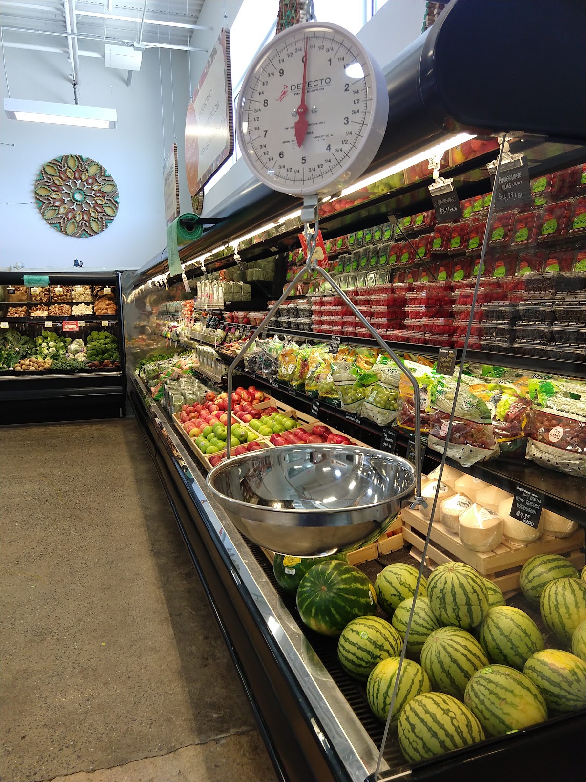MOM's Organic Market