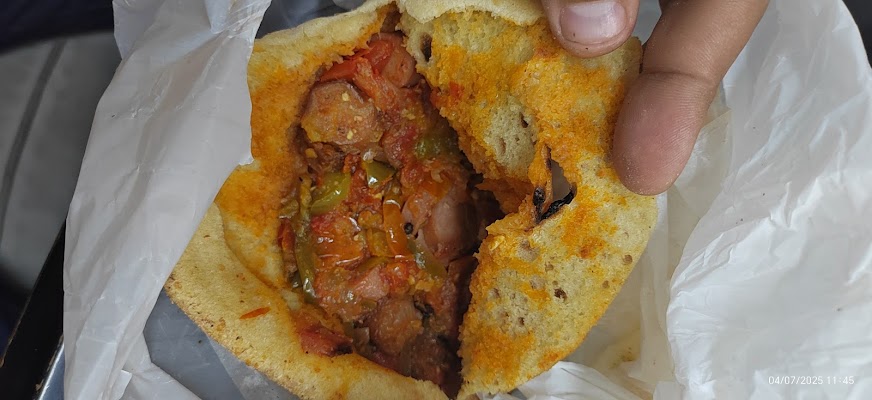 مطعم فلافل مصرية. كشري حواوشي كبده مصرية