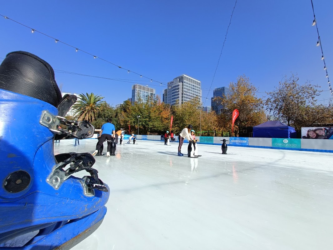 Pista de Hielo Parque Araucano (Cerogrado) exterior — Santiago (Las Condes), Chile