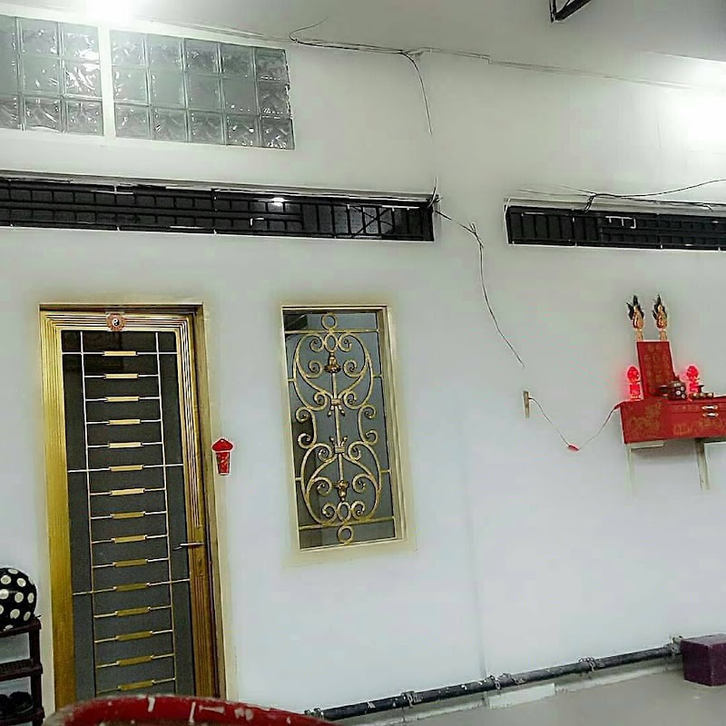 KOST EXCLUSIVE LISA TIO