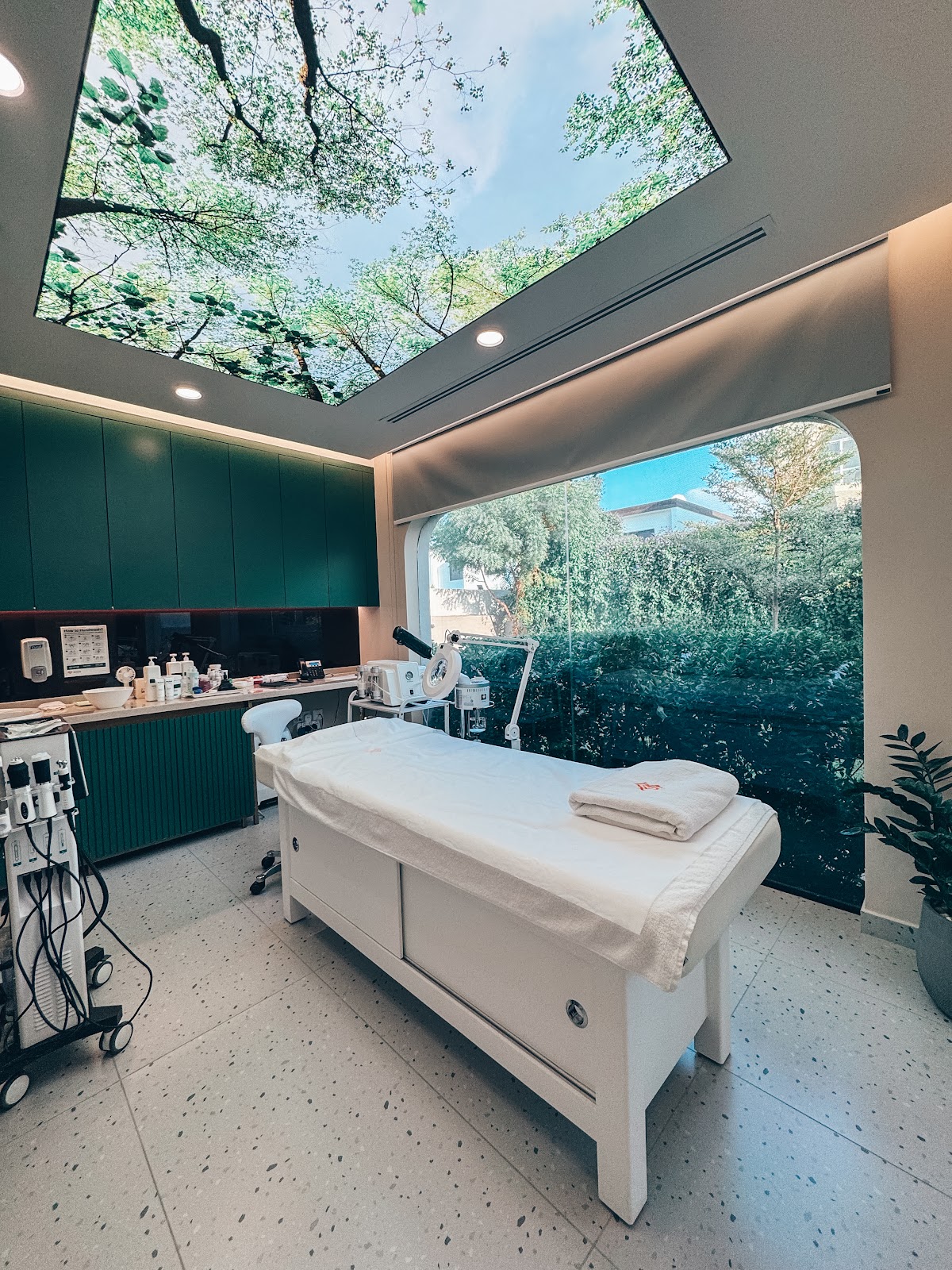 Dr Jamuna Pai's SkinLab Clinic 5