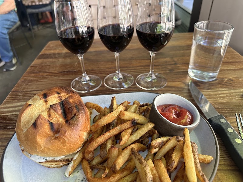 Purple Café and Wine Bar photo 4