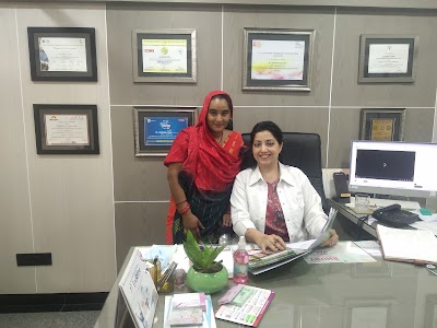 Dr.Akansha loomba -Best Gynecologist in Kanpur- Best IVF Doctor in Kanpur - Image 2