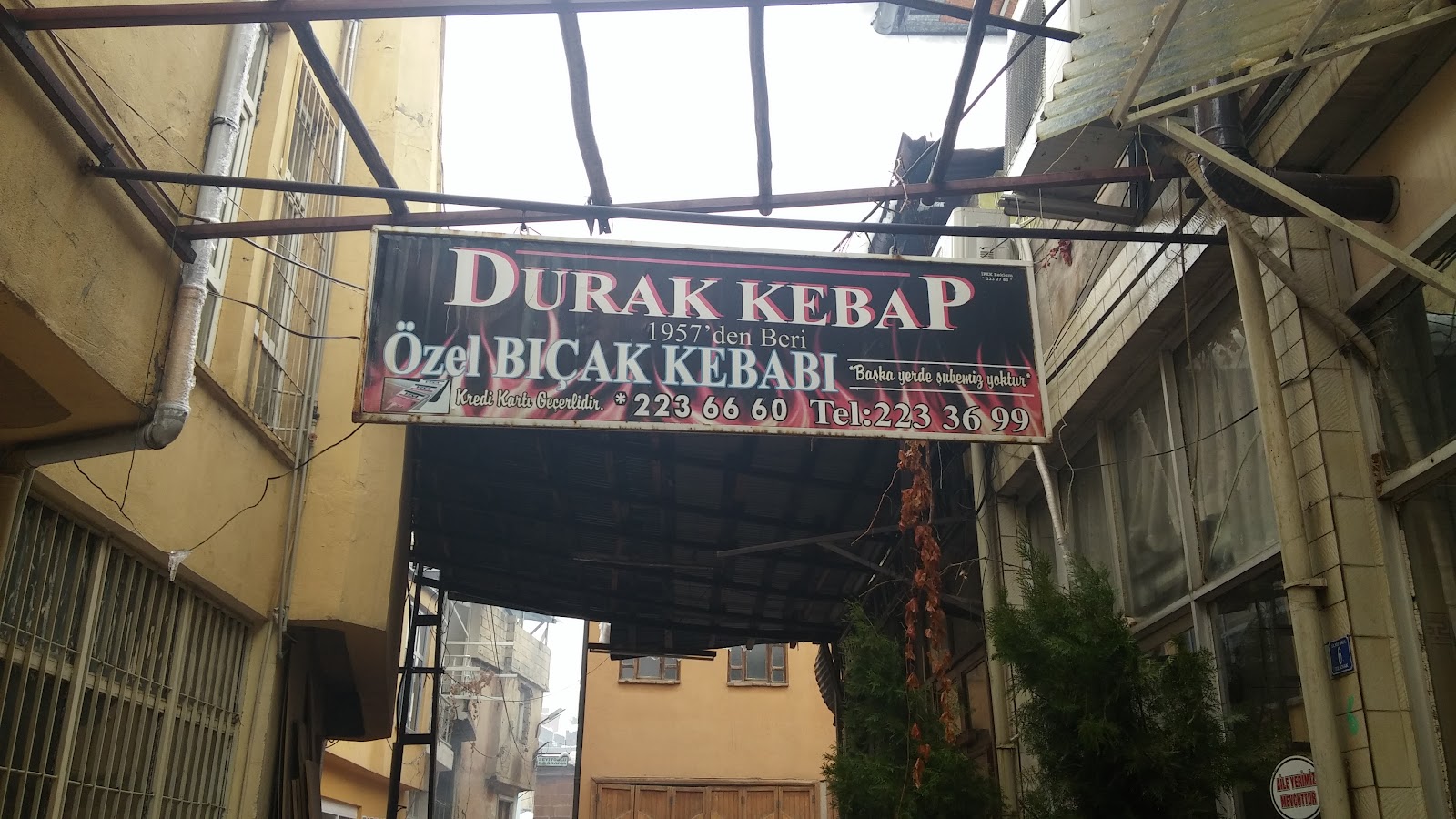 Durak Kebap Salonu mekanı