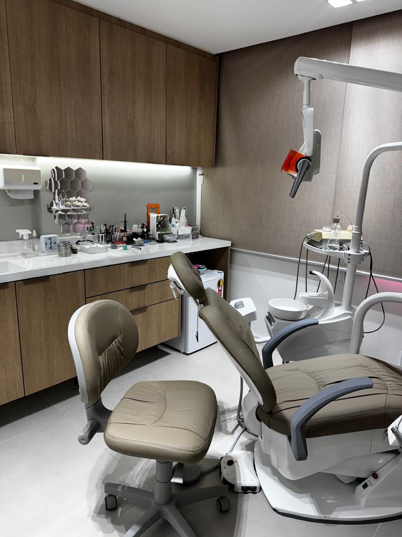 Dra Priscilla Rocha - Dentista Alinhador Invisível SouSmile Flamengo - foto 2