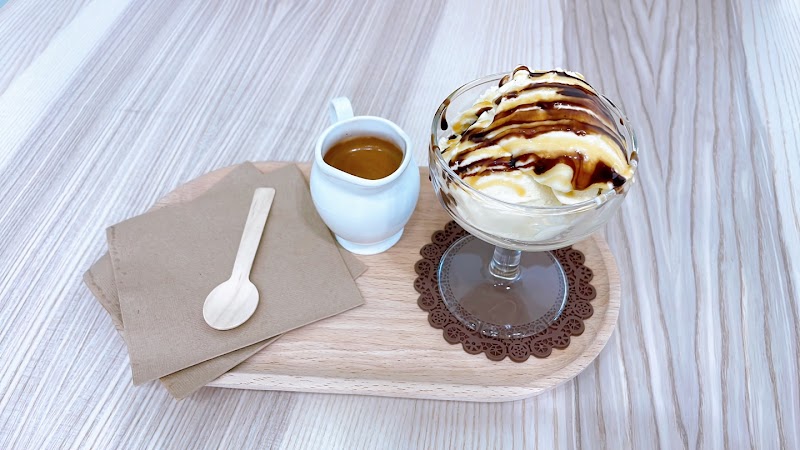 Littl Madeleine | Organic Coffee & Bakery photo 3