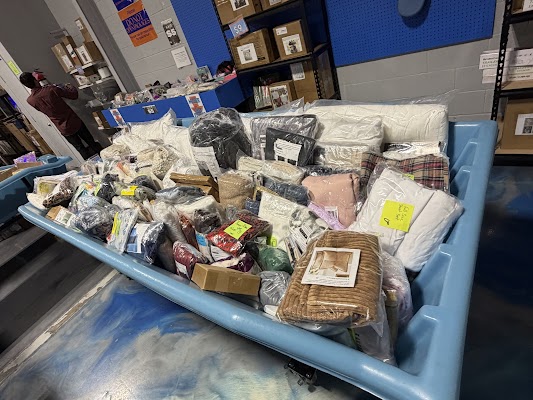 Amazon Bin Store photo