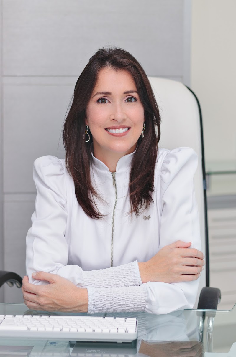 Dra. Rosa Alina Freitas - Referência Odontologia Estética - foto 3