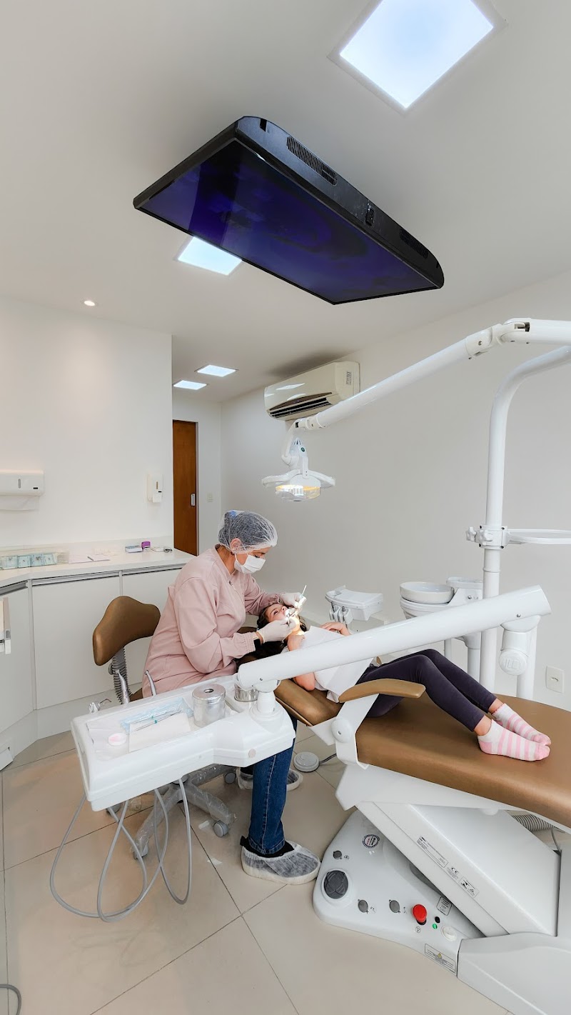 Dra. Renata Manhães - Dentista - foto 2