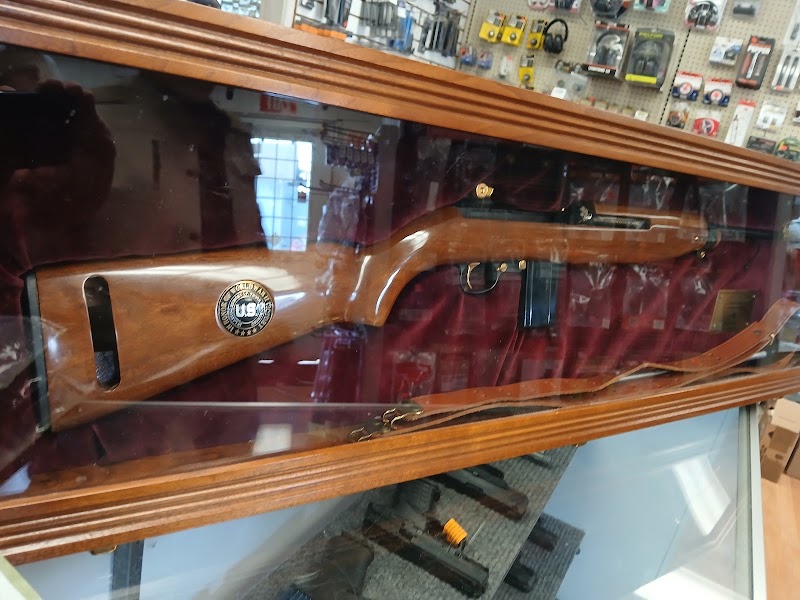I V Guns & Ammo photo