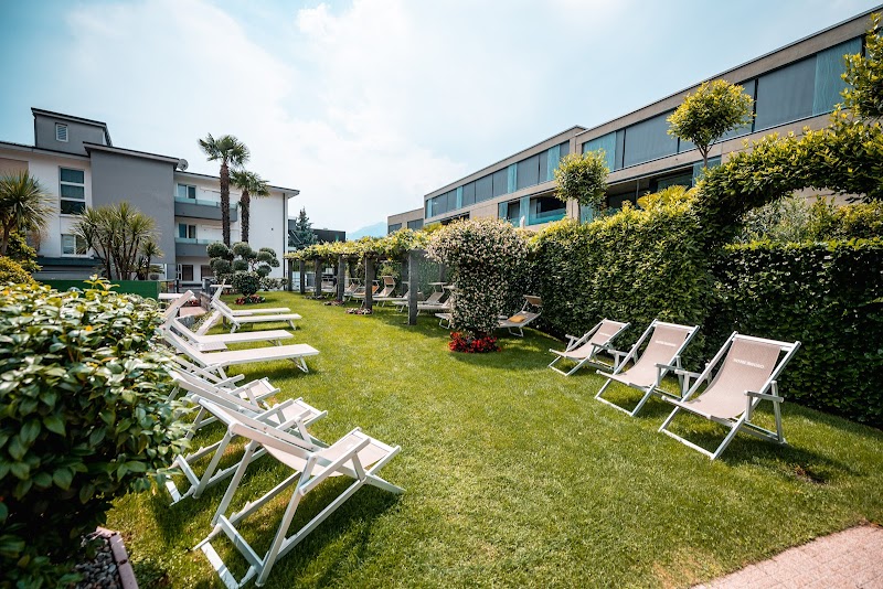 Ascona Lodge, Pool & Garden Retreat
