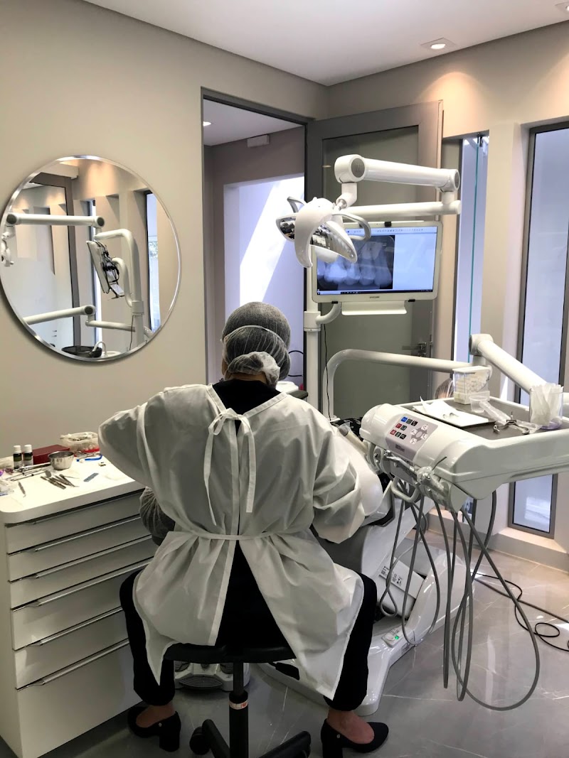 Dra. Cristiane Gobbo Lopes - Endodontia especializada - foto 2