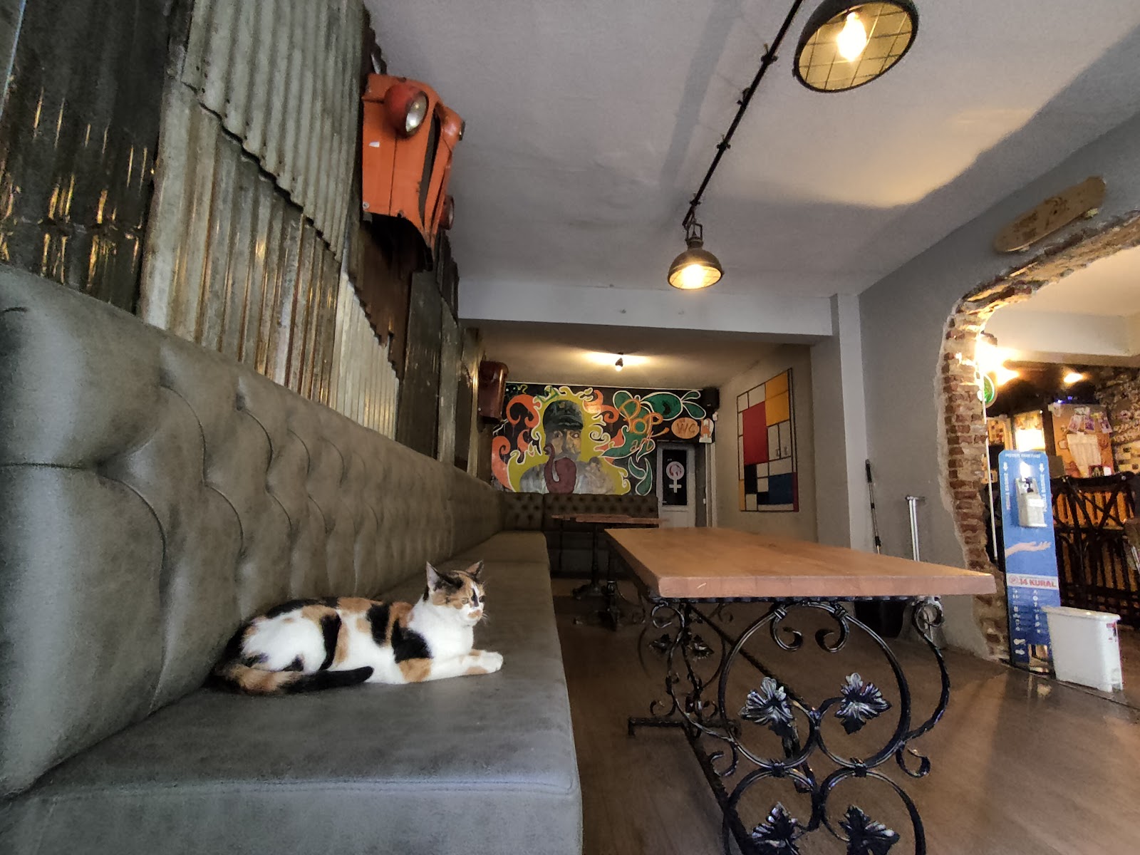 Papas Cafe Bar mekanı